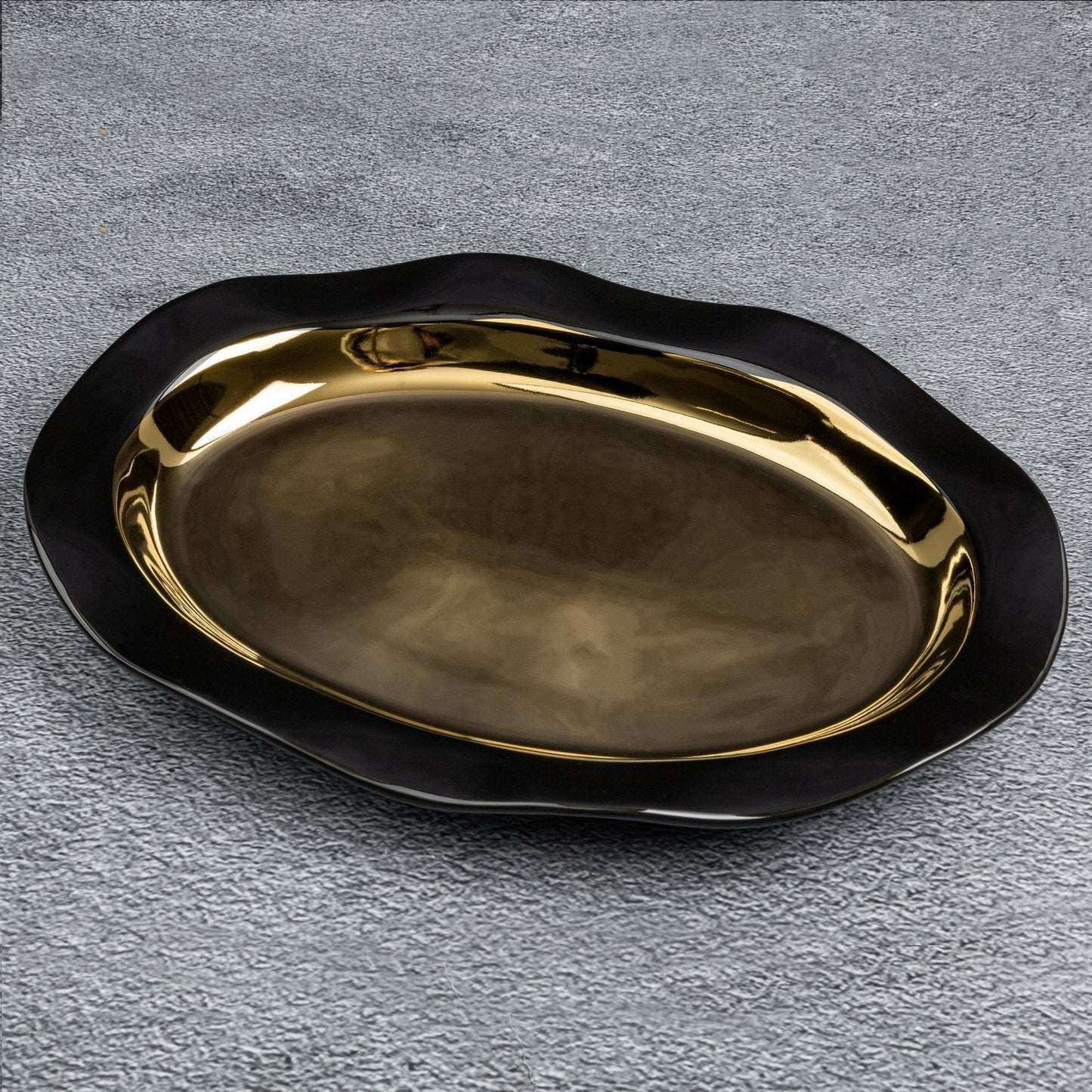 Keramikplatte mit gewellter Form, Schwarz und Gold
