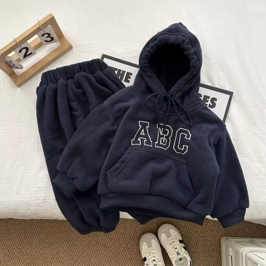 BB Set aus flauschigem Hoodie und Jogginghose