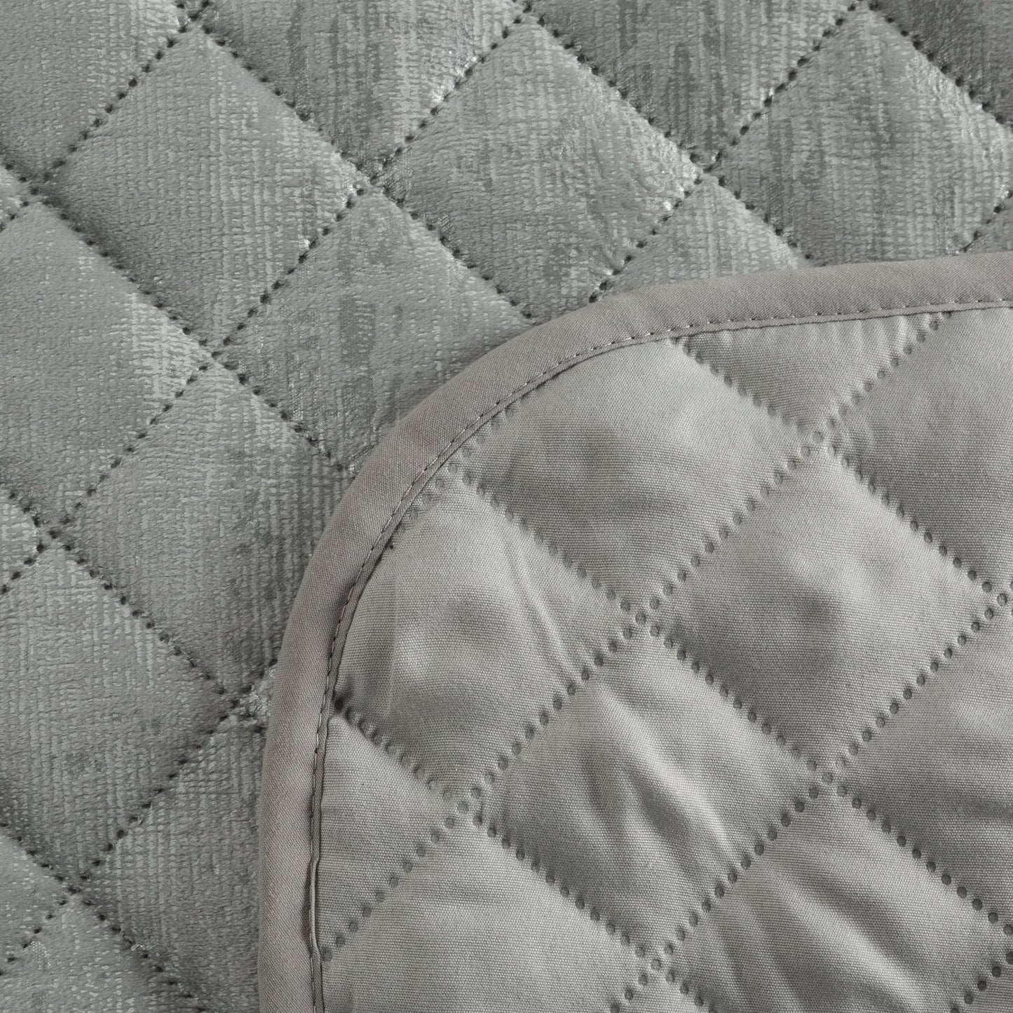 Tagesdecke aus Samt mit glänzendem Stoffmuster